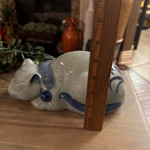 Vintage 9.5” x 5” Crackle Glazed Ceramic Sleeping Cat. Blue & Blue-Gray. - Picture 6 of 6